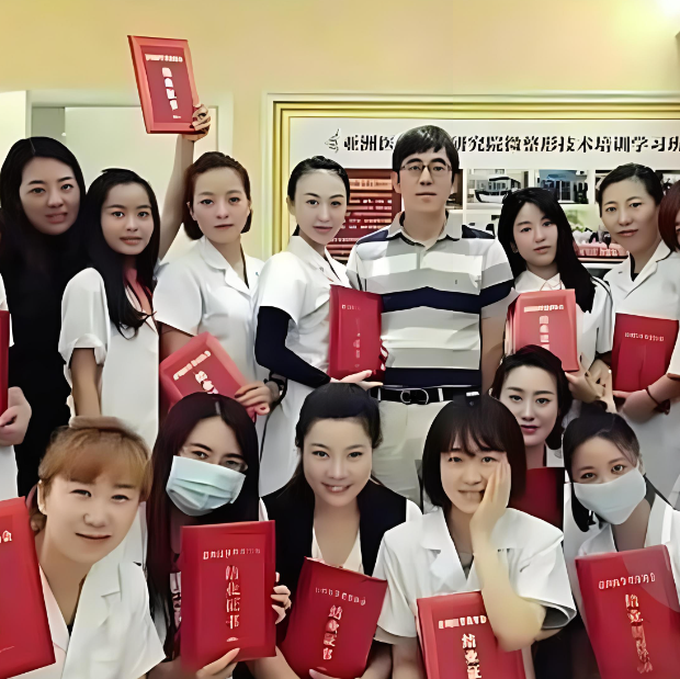 ������ҽ��ѧԺ������ҽ�ƴ�ѧ������̹���人���绯ױ��ѵѧУ���人���绯ױ��ѵѧУ����������΢��ҽ����ѵѧУѧУ��ѧ����רҵ��1������ҽ��ѧԺ������ҽ��ѧԺ������ҽѧ���ݼ���רҵ��ѧУ�Ǿ�����ʡ��������